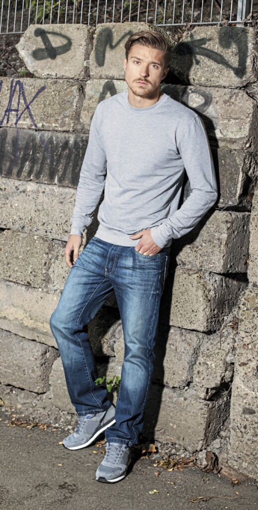 BUILD YOUR BRAND Light Crew Sweatshirt | BY010