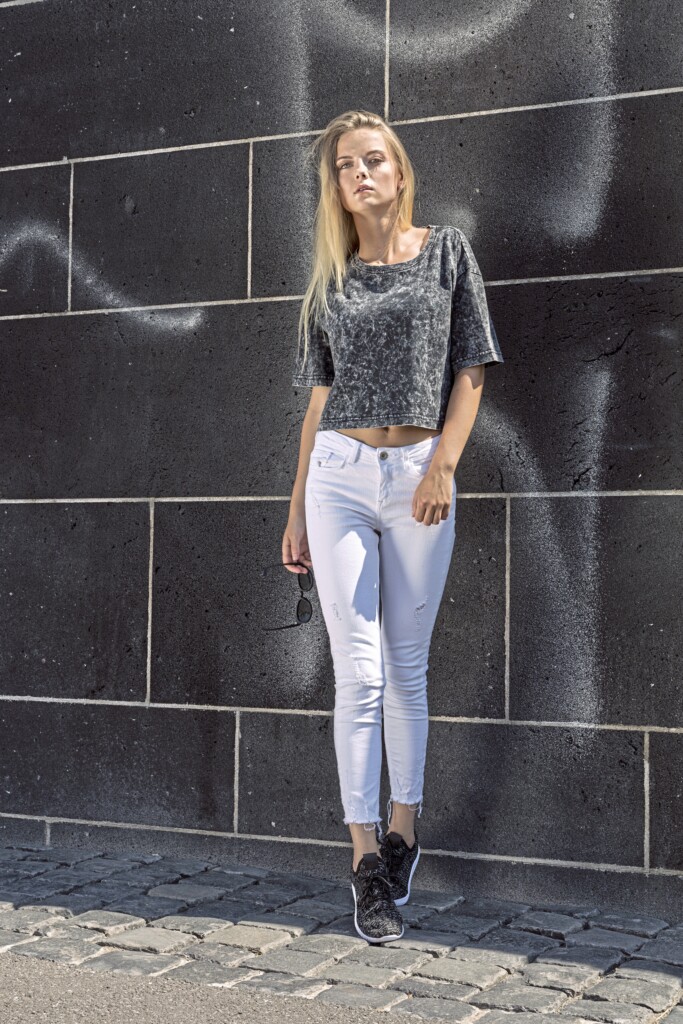 BUILD YOUR BRAND Ladies´ Acid Washed Cropped Tee | BY054